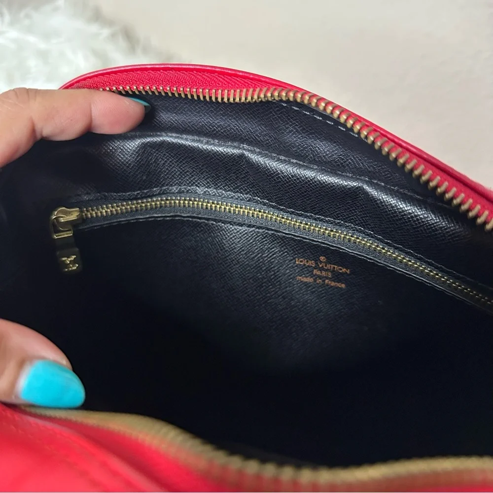 Louis Vuitton Trocadero in Red EPI Leather - Picture 11 of 16